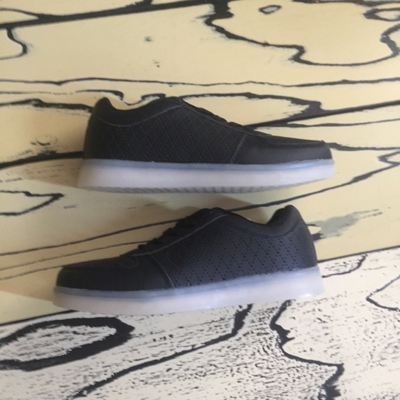 Women’s black led light up shoe - Picture 3 of 4